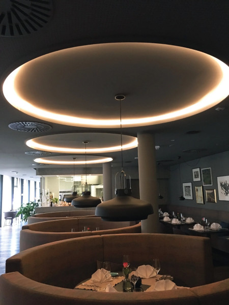 Tiras LED autoadhesivas y flexibles con luz de superficie homogénea Tape F MC